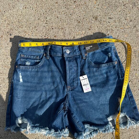 NWT WOMEN EXPRESS JEAN SHORTS BOYFRIEND (MIDID MID RISE FIT Buttonfly) - Picture 5 of 7